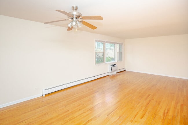 Building Photo - 1320 W Lunt Ave