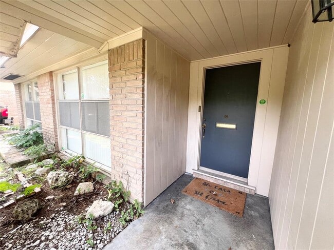 Building Photo - 5546 Beechnut St