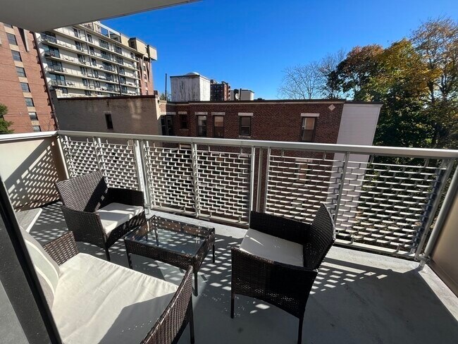 Foto del edificio - 45 Longwood Ave