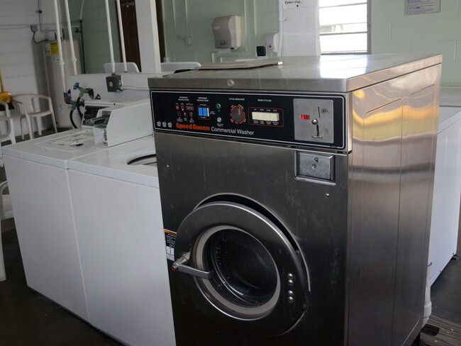 Building Photo - 316 52nd Ave Dr W