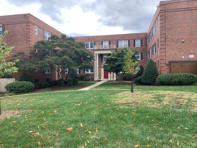 Front View - 3937 Pennsylvania Ave SE