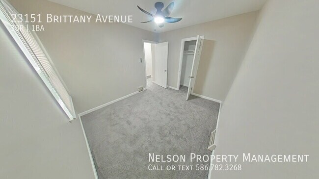 Foto del edificio - 23151 Brittany Ave