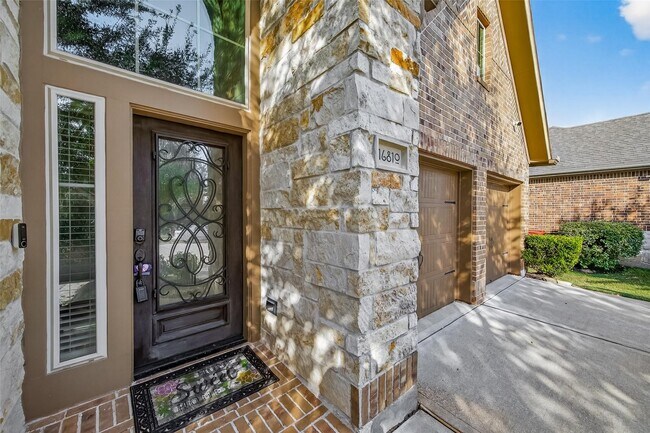 Building Photo - 16810 Whighams Pl