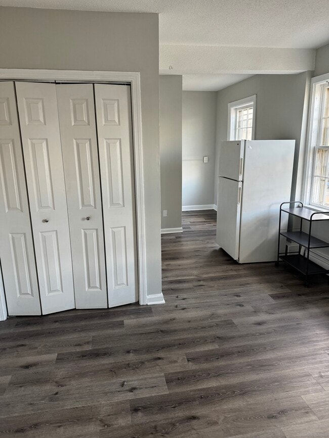 Building Photo - 666 Main St