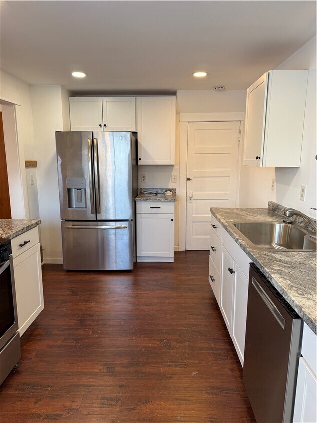 Foto del edificio - 459 Brainard Pl