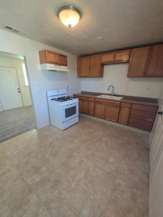 Building Photo - Turlock!