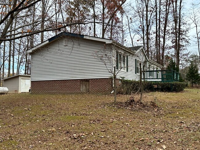 Building Photo - 3-Bedroom Home Close to Farmville with Who...