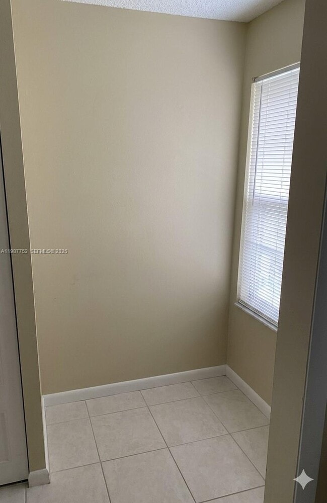 Building Photo - 1033 Coral Club Dr