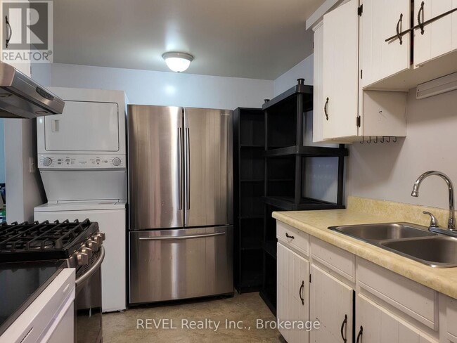 Building Photo - 62 Elma St