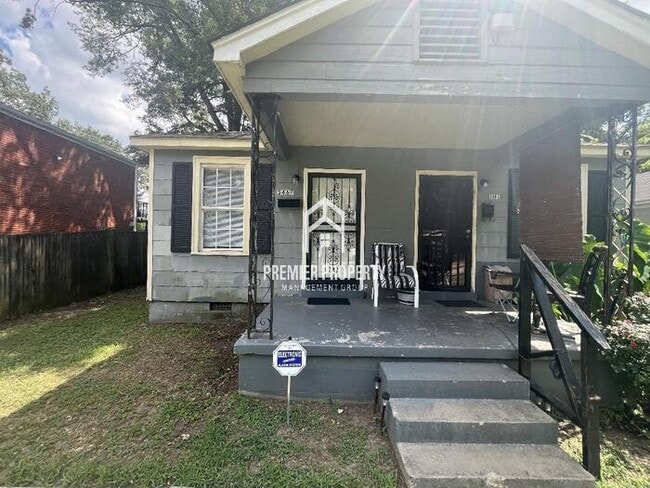 3467 Douglas - Available NOW! - 3467 Douglas - Available NOW! House