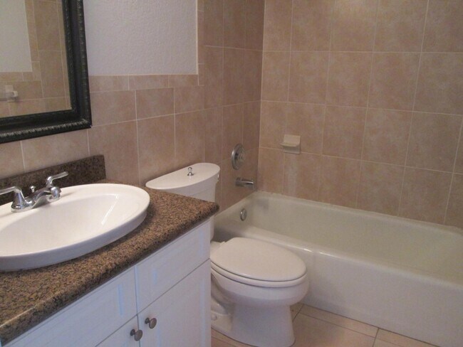 Foto del edificio - 405 N Cypress Dr