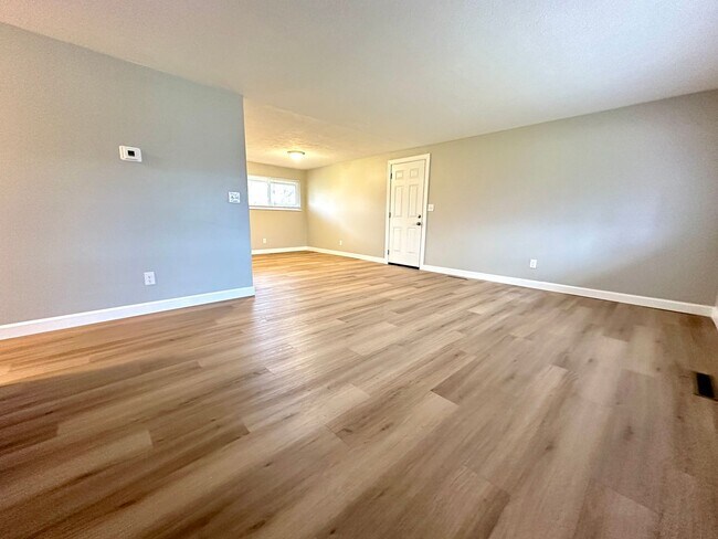 Foto del edificio - 305 Primrose Ln