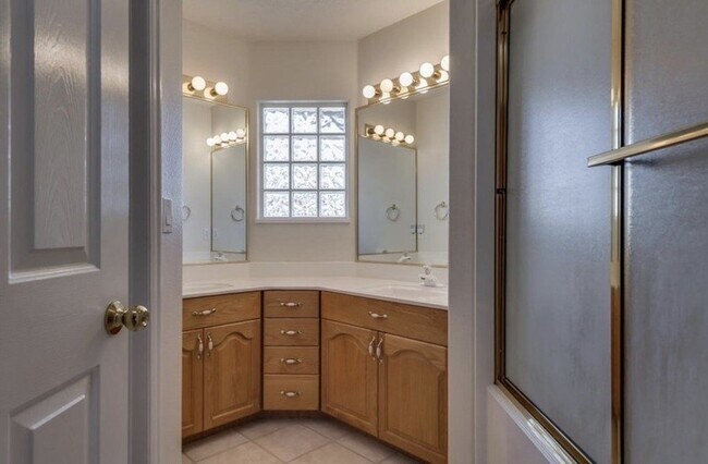 Building Photo - 3264 Canyon View Dr