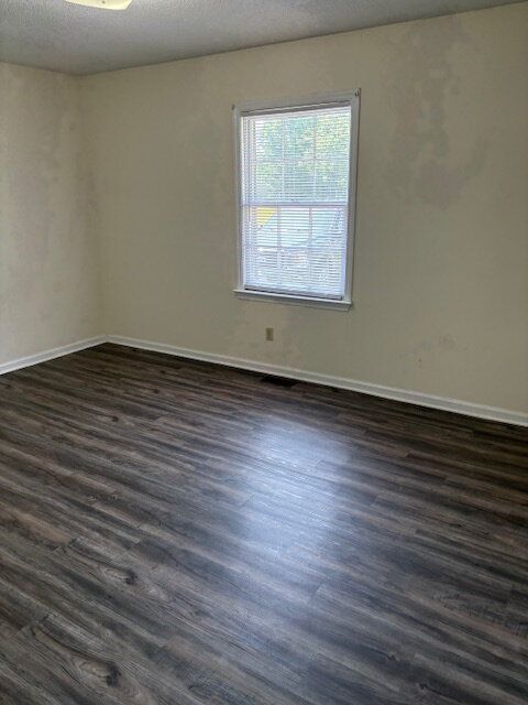 Building Photo - 301 Alice Dr