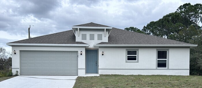 Foto principal - Stunning 3/2 in Palm Bay