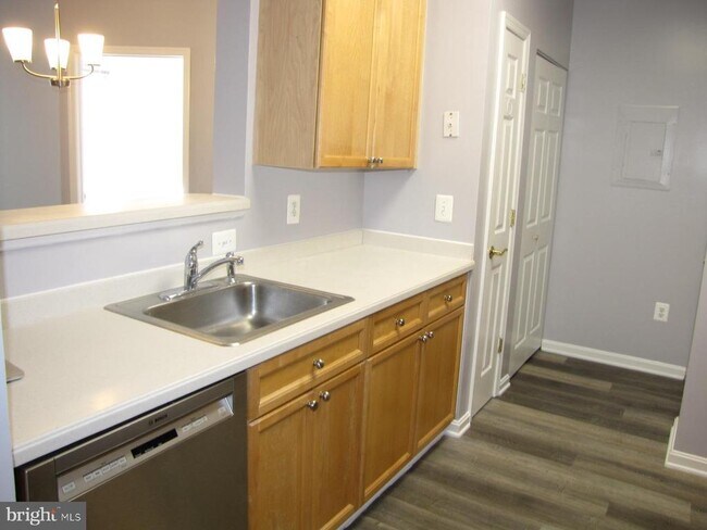 Foto del edificio - 1851 Stratford Park Pl