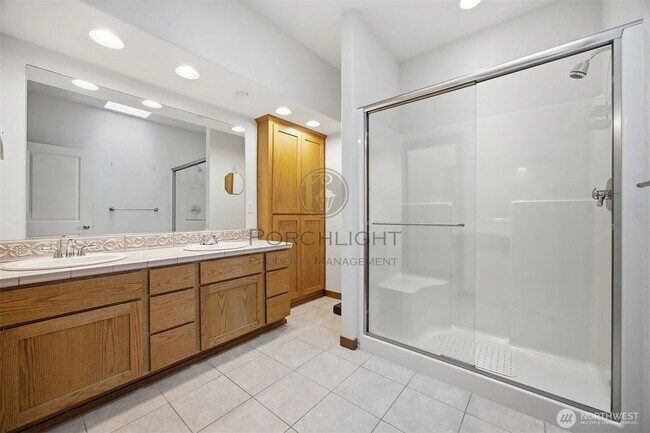Foto del edificio - 237 Creekview Crest