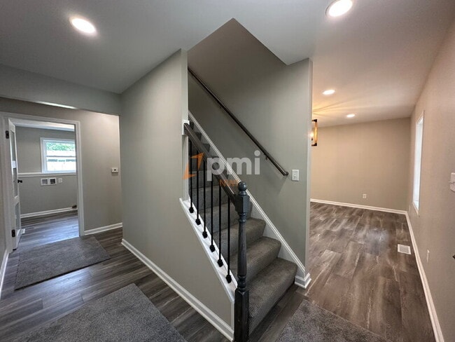 Building Photo - 397 Briarwood Dr
