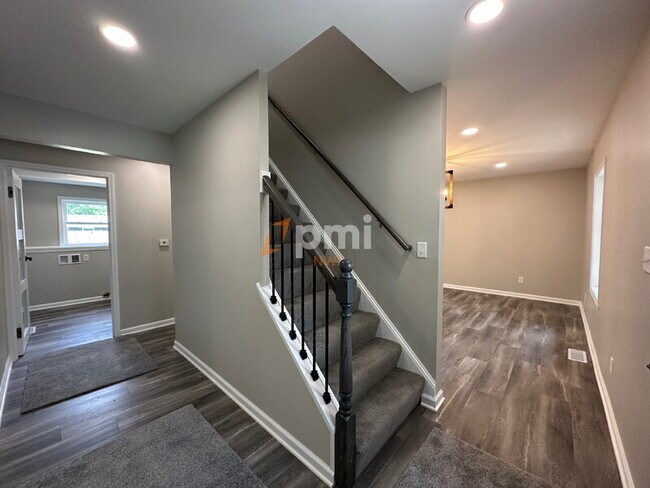 Foto del edificio - 397 Briarwood Dr