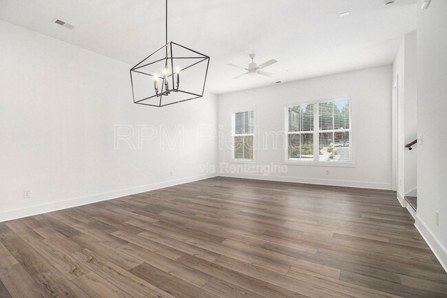 Building Photo - 205 Firefly Cir