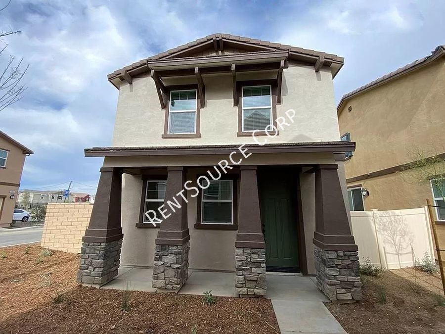 Foto principal - Newer 3 bedroom home w/ Solar for Lease in...