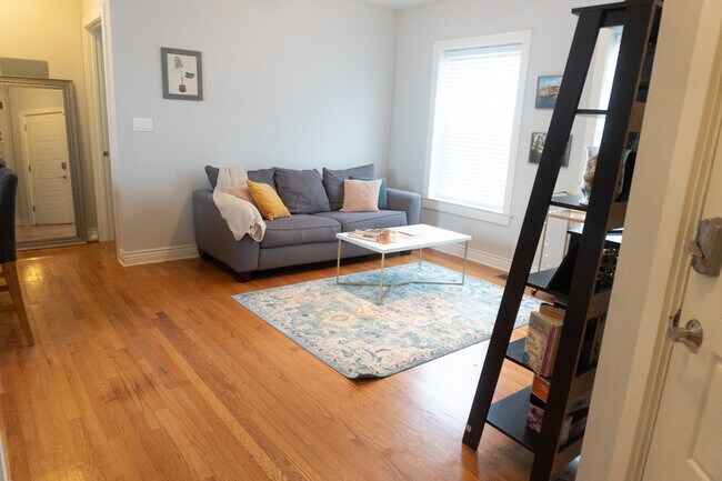 Foto del edificio - 3610 N Oakley Ave