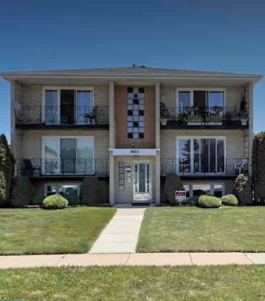 8633 Leamington Ave Unit 1S, Burbank, IL 60459 Room for Rent in