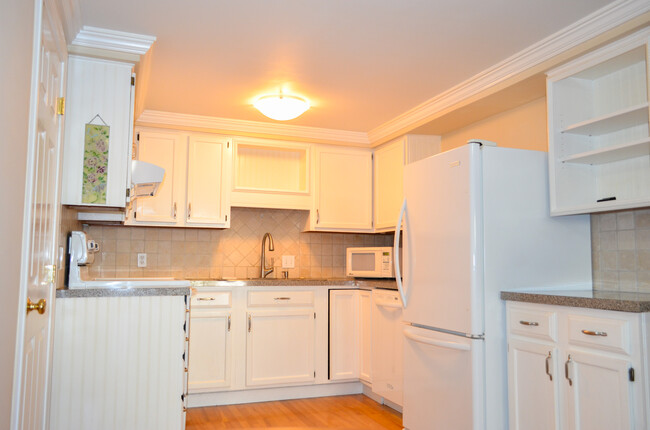 Kitchen - 378 Sawyer St