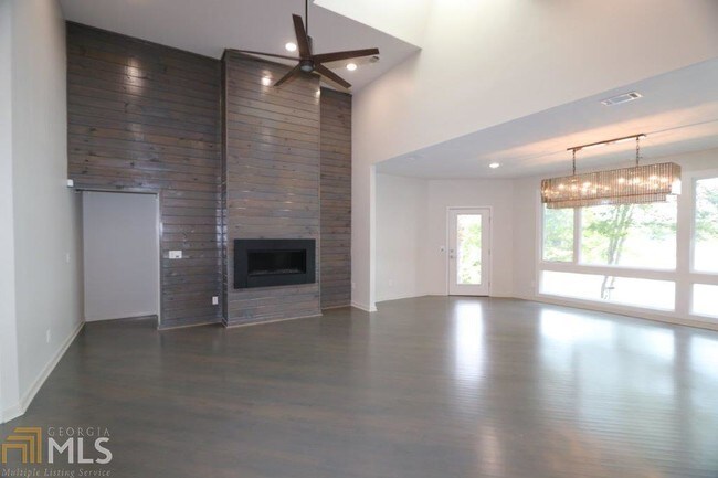 Foto del edificio - 1156 Brannen Lake Rd