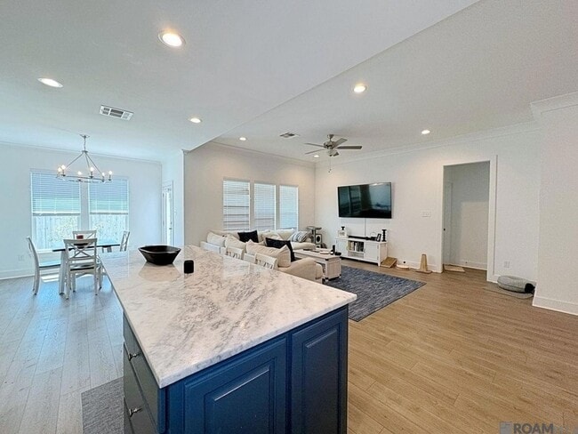 Building Photo - 9228 Southlawn Dr