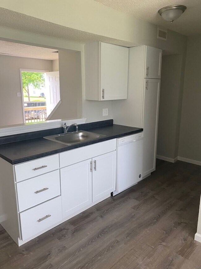 Foto del edificio - Three Level Condo with Garage