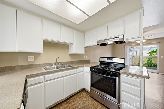 Foto del edificio - 3340 E Collins Ave