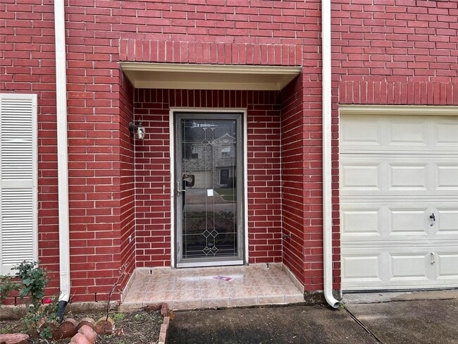 Building Photo - 2211 Ruffian Ln