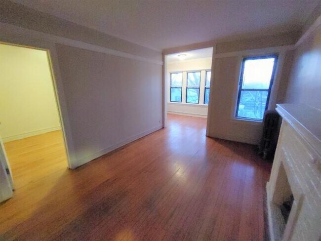 Building Photo - 1 bedroom in CHICAGO IL 60626
