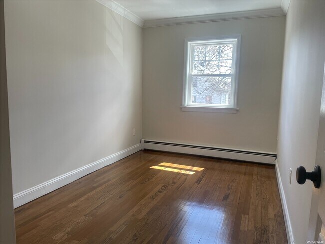 Building Photo - 233 E 237th St