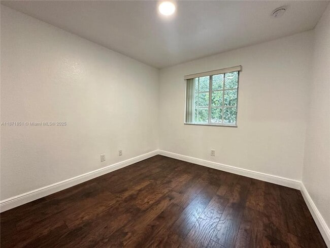 Building Photo - 3 bedroom in Hallandale FL 33009