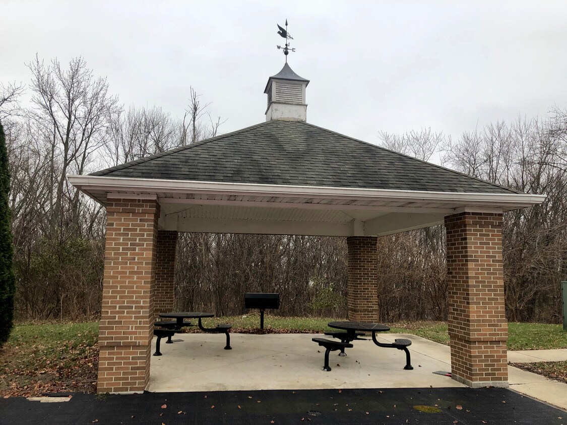 Building Photo - 1610 Sauk Rd
