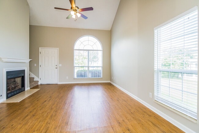 Building Photo - 207 Fairfield Dr