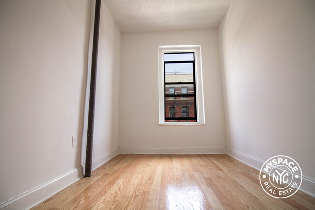 Building Photo - 2025 Regent Pl