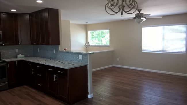 Foto del edificio - 803 Potter Dr