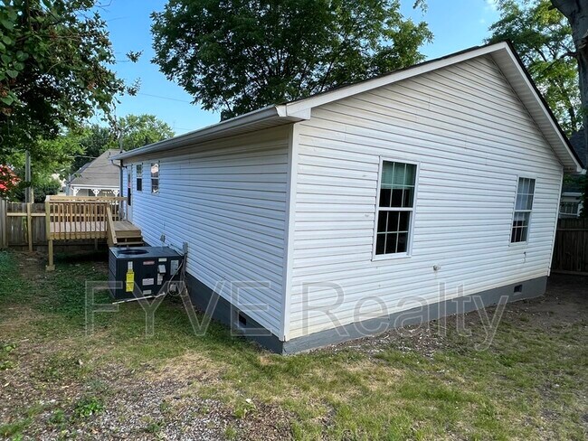 Building Photo - 228 Douglas Ave