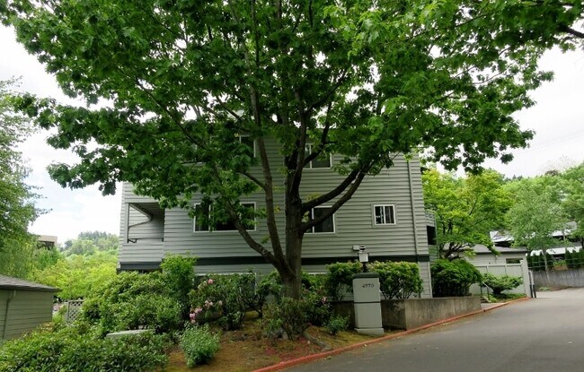 Building Photo - Beautiful Johns Landing Unit