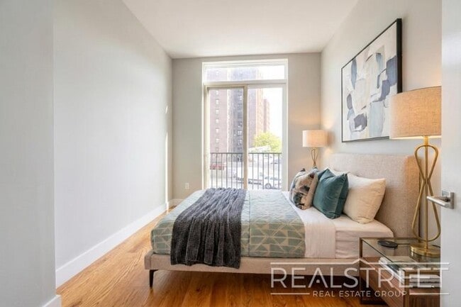 Building Photo - New 2 BEd in Fort Greene with Roof Deck & Laundry!