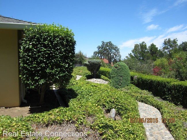 Building Photo - 3 br, 1.5 bath House - 5924 Vista Loop