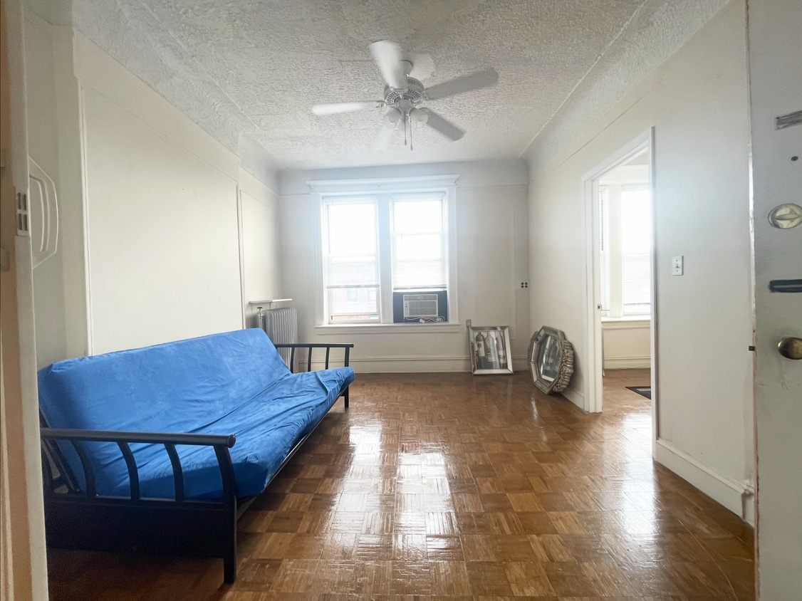 Primary Photo - 4215 Broadway