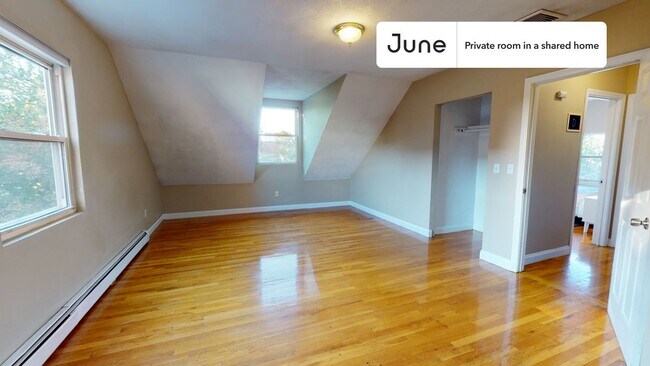 Foto del edificio - Private bedroom in 4 bed/1.5 bath Home