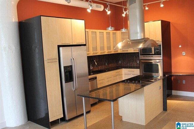 Building Photo - 2201 5th Ave S