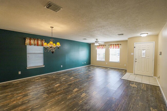 Building Photo - 19006 Prairie Bluff Dr