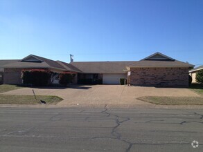 Building Photo - 1511 Breezy Dr