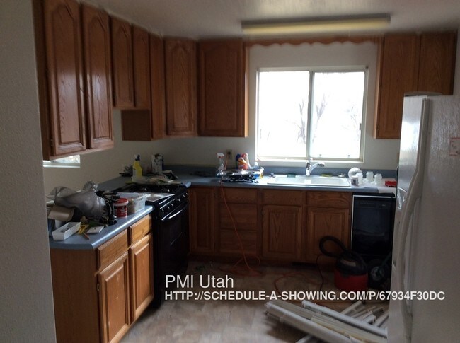 Building Photo - 96 E 1150 N